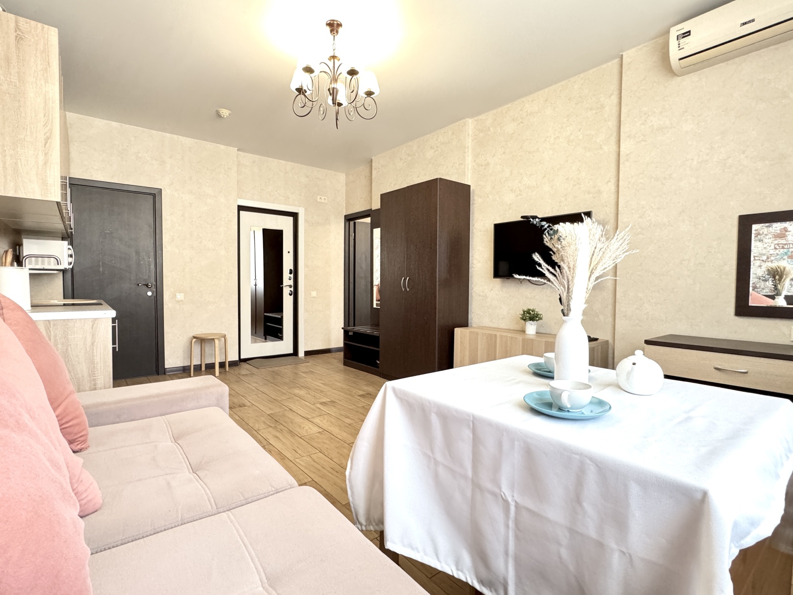 Евро двухкомнатный апартамент с балконом  в Сириусе АС 2-407