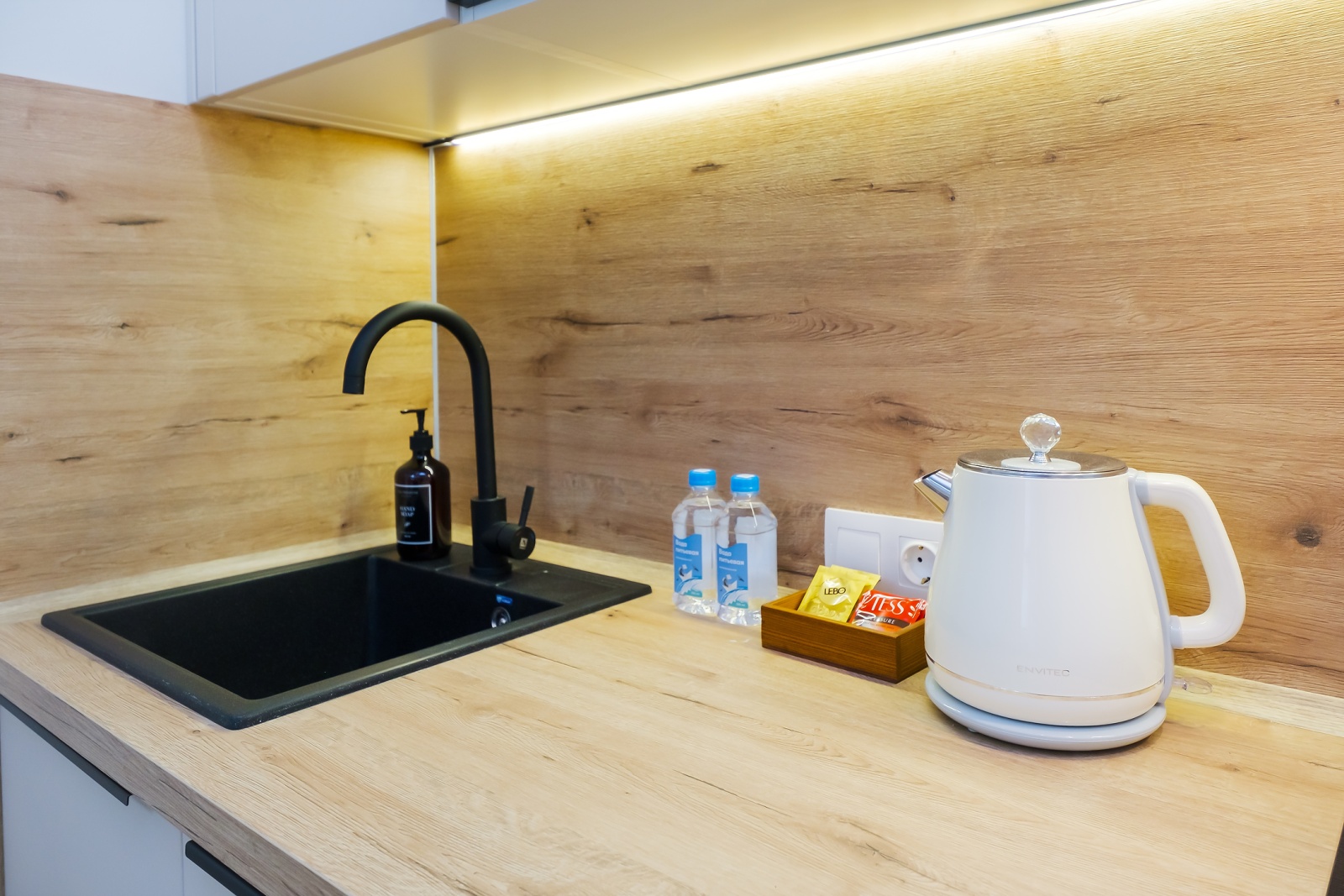 Предлагаем остановиться в новой, уютной студии, расположенной в жилом комплексе "Сочи Парк", из окон которой открывается захватывающий вид!