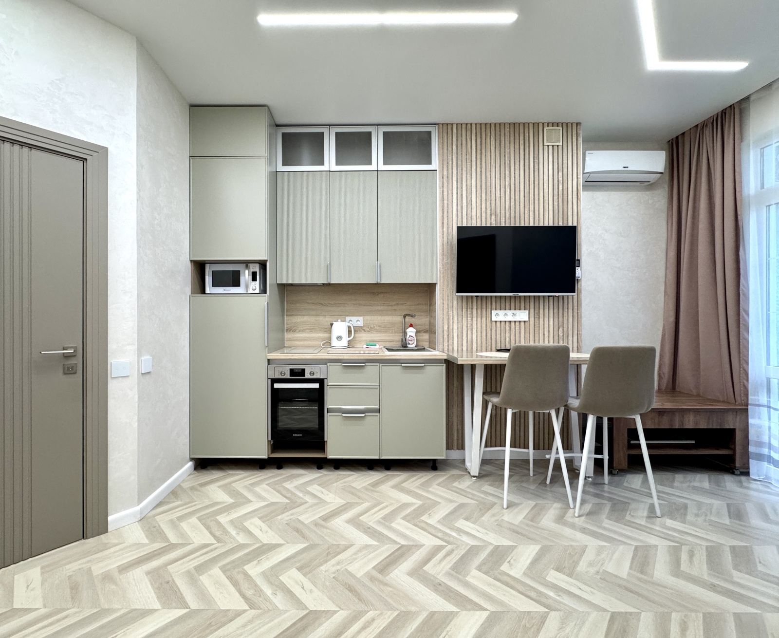 Евро двухкомнатный апартамент с балконом на первой линии в Сириусе АЛС 7-441