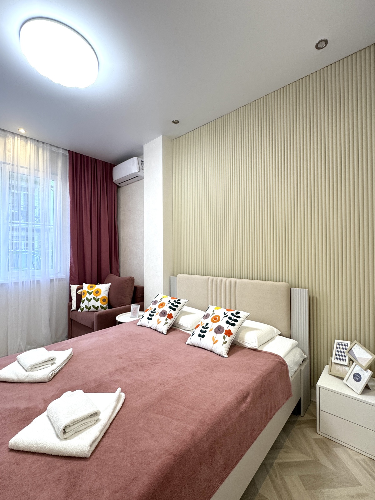 Евро трехкомнатный апартамент с балконом на первой линии в Сириусе АЛС 6-366