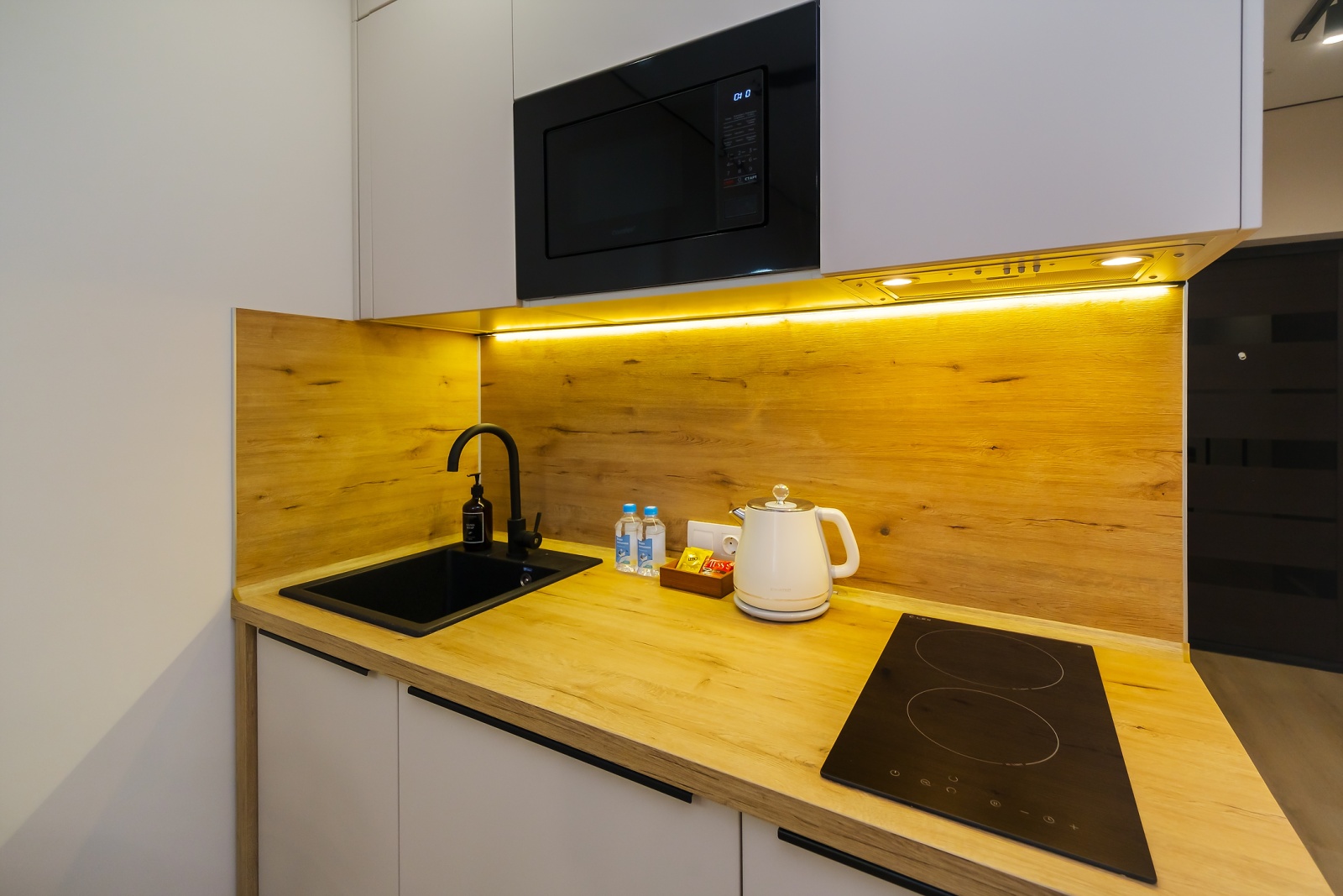 Предлагаем остановиться в новой, уютной студии, расположенной в жилом комплексе "Сочи Парк", из окон которой открывается захватывающий вид!