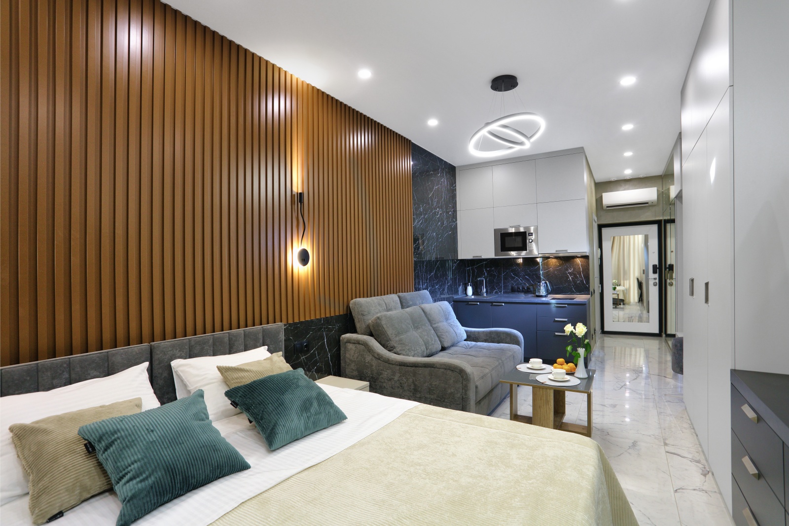 Апартаменты с дизайнерским ремонтом в центре Сочи