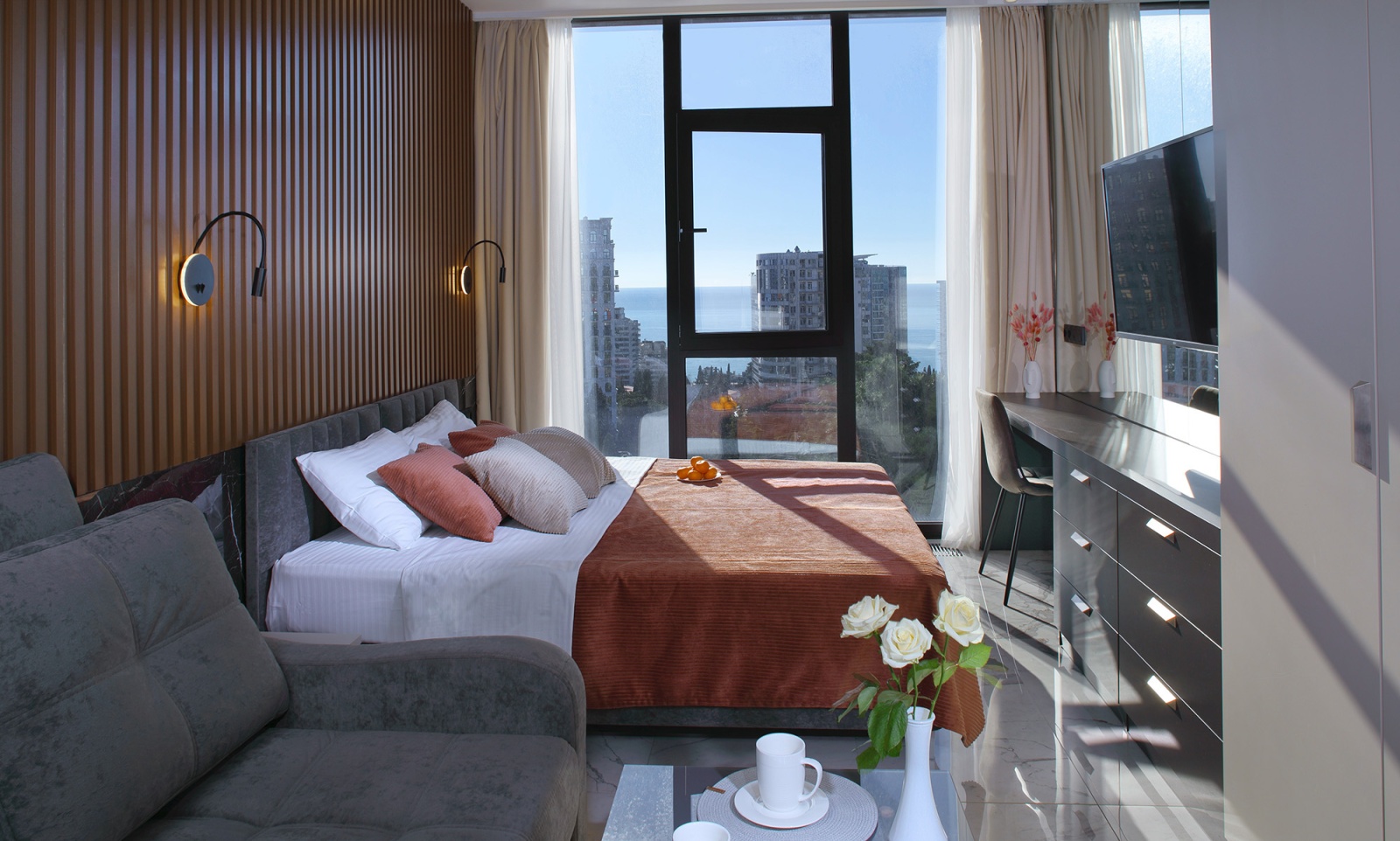 Апартаменты в центре Сочи с видом на море