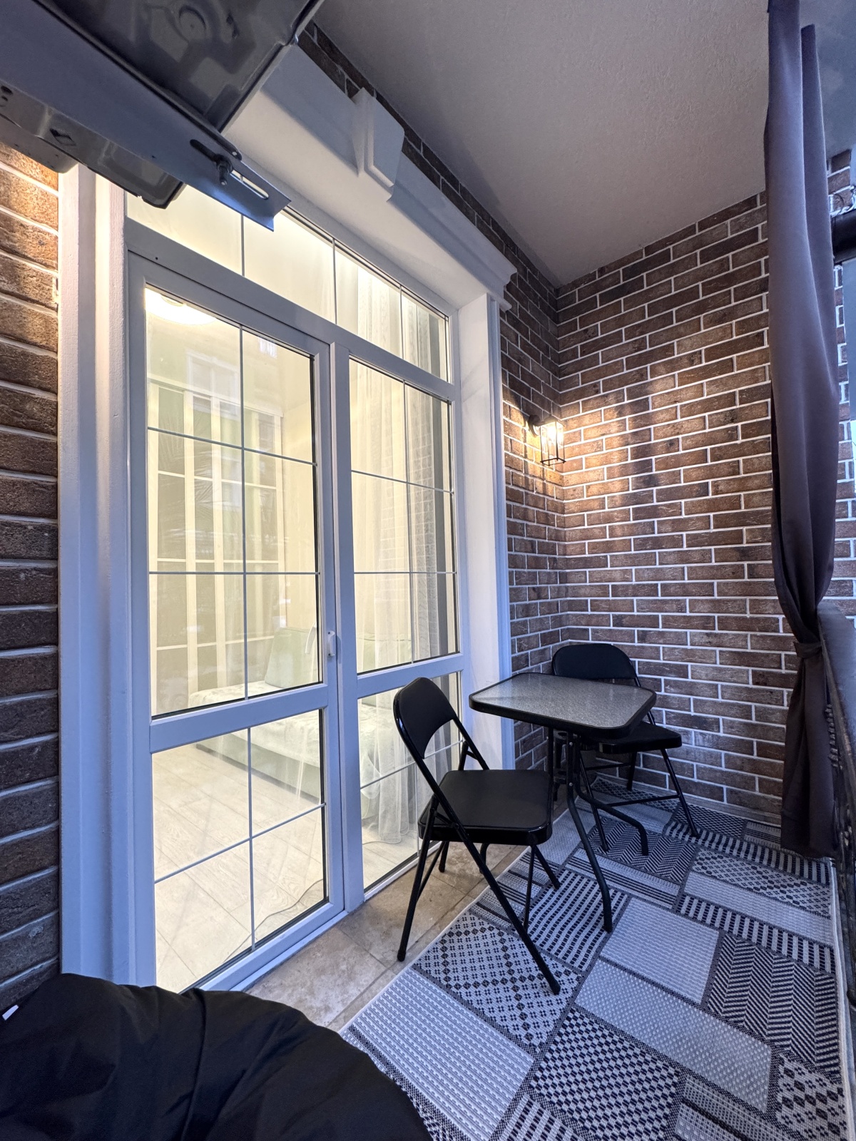 Евро трехкомнатный апартамент с балконом на первой линии в Сириусе АЛС 5-277