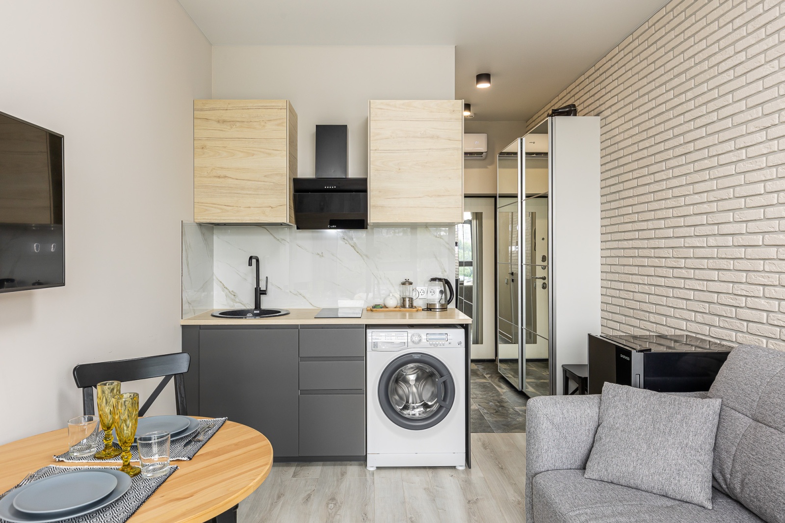 Студия с тропическим видом в центре Сочи