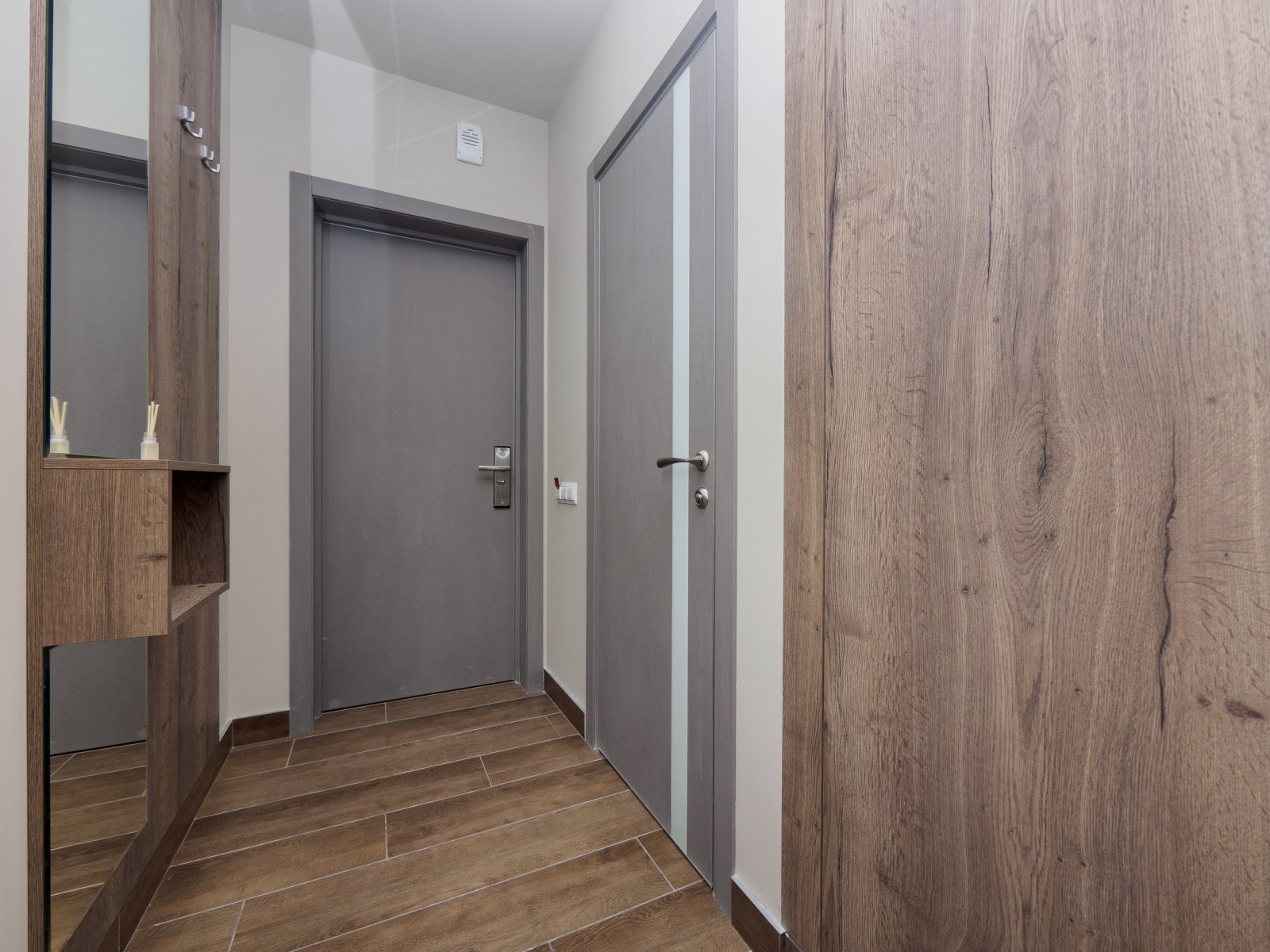 ☀️ Апартаменты в "Mirror Light": ваш безупречный отдых в районе Светлана!