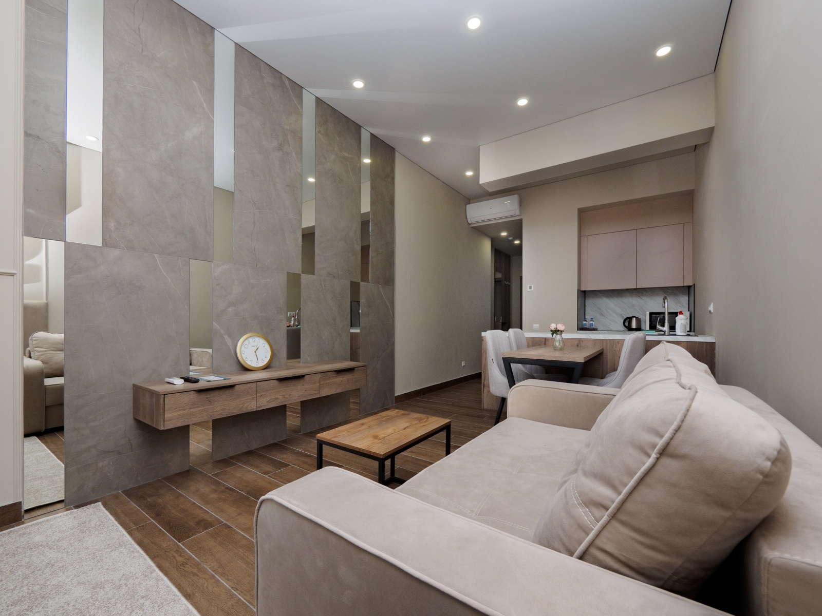 ☀️ Апартаменты в "Mirror Light": ваш безупречный отдых в районе Светлана!