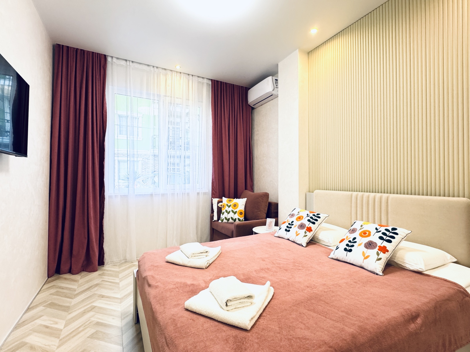 Евро трехкомнатный апартамент с балконом на первой линии в Сириусе АЛС 6-366