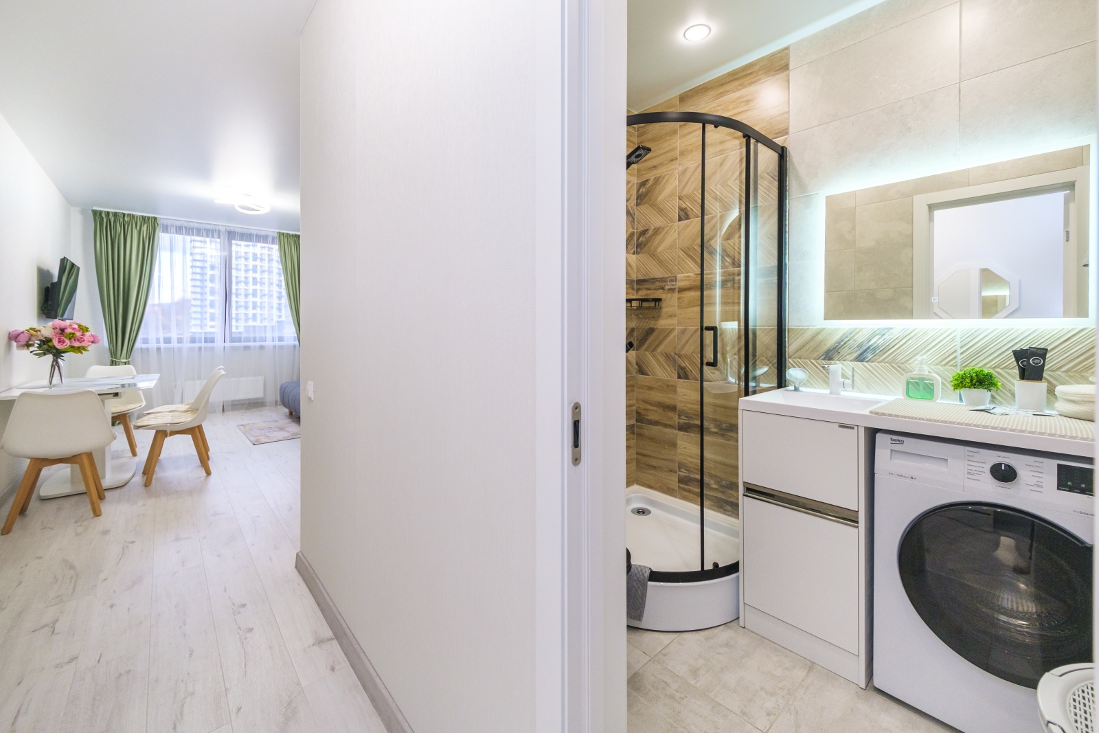 Сочи ждёт вас! Откройте для себя идеальный уголок комфорта в наших апартаментах!  ???? Описание:  Приглашаем вас в новый жилой комплекс "Кислород", где вас окутает атмосфера уюта и гостеприимства. Представьте: вы просыпаетесь под лучами солнца, а из 