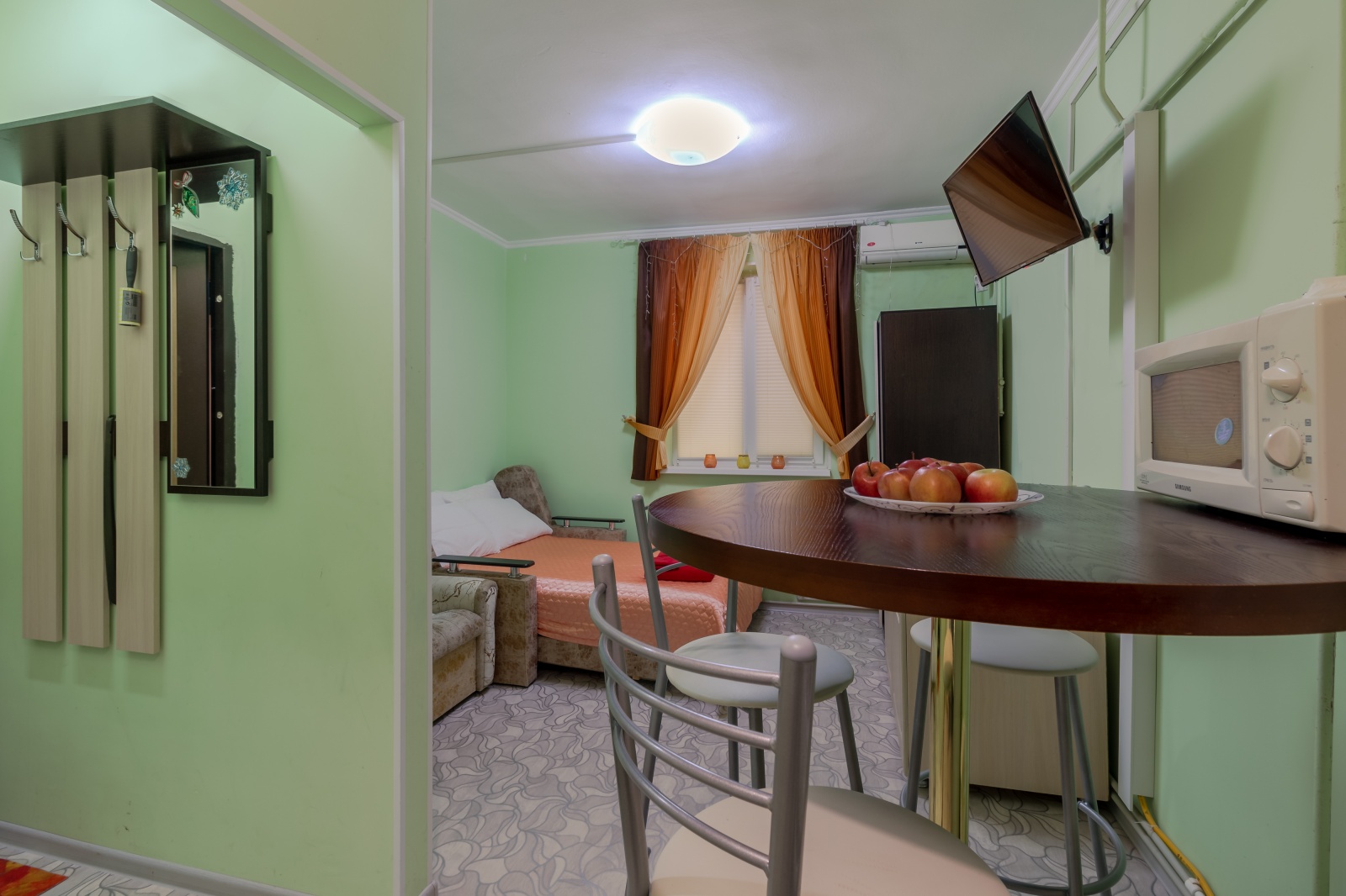 Небольшая 3-х местная студия в частном доме (18 мин до моря пешком) 