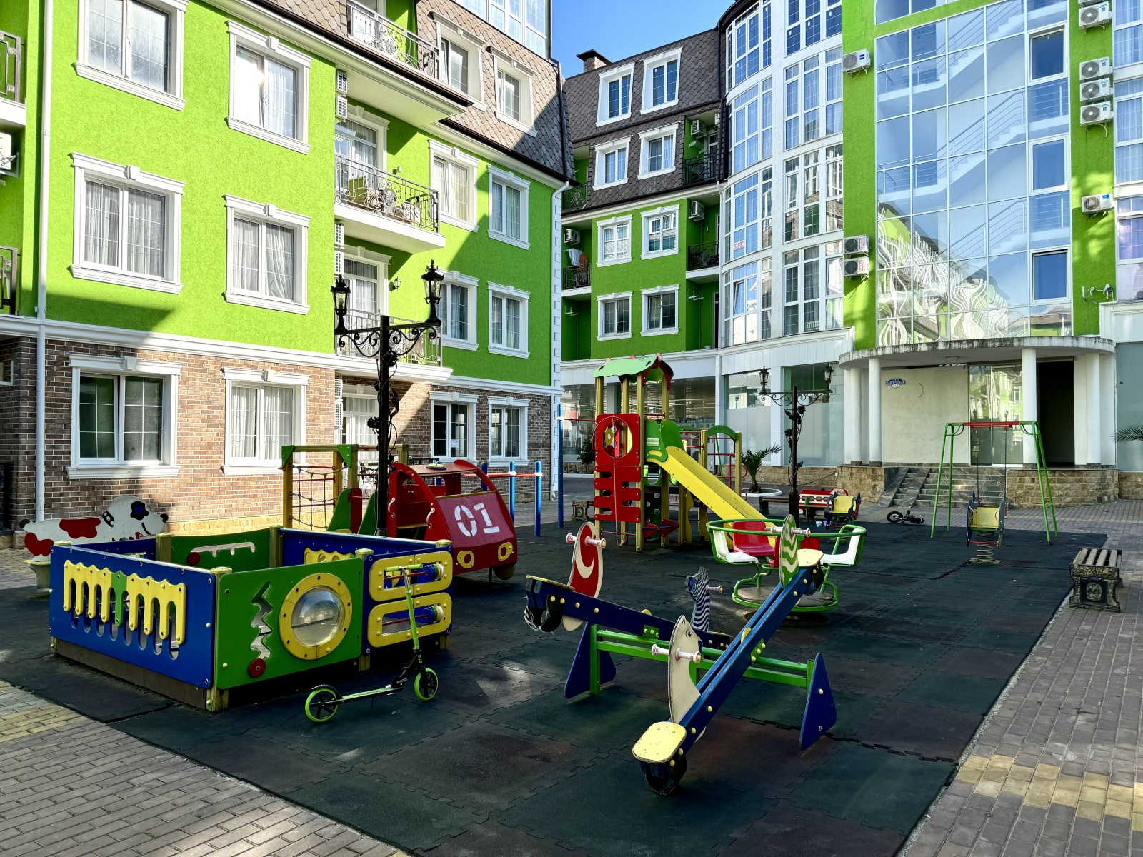 Евро двухкомнатный апартамент с балконом на первой линии в Сириусе АЛС 7-441