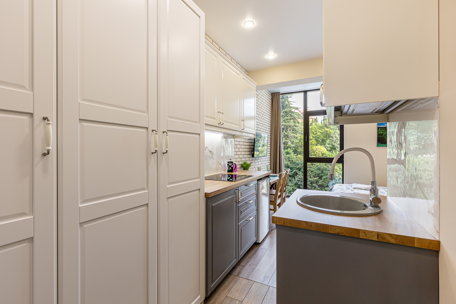 Современная студия ЖК Метрополь в центре Сочи