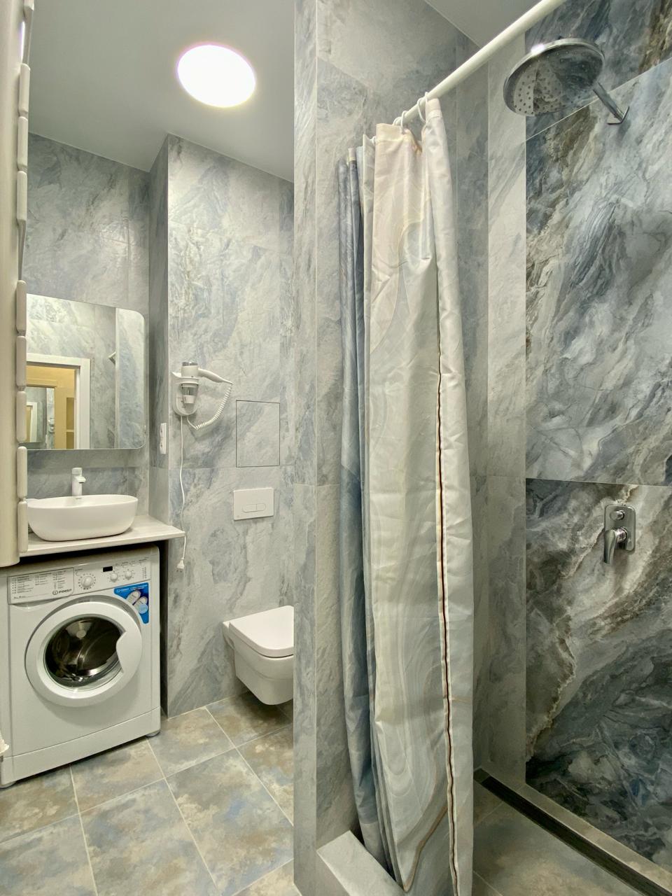 Евро трехкомнатный апартамент с балконом на первой линии в Сириусе АЛС 5-277