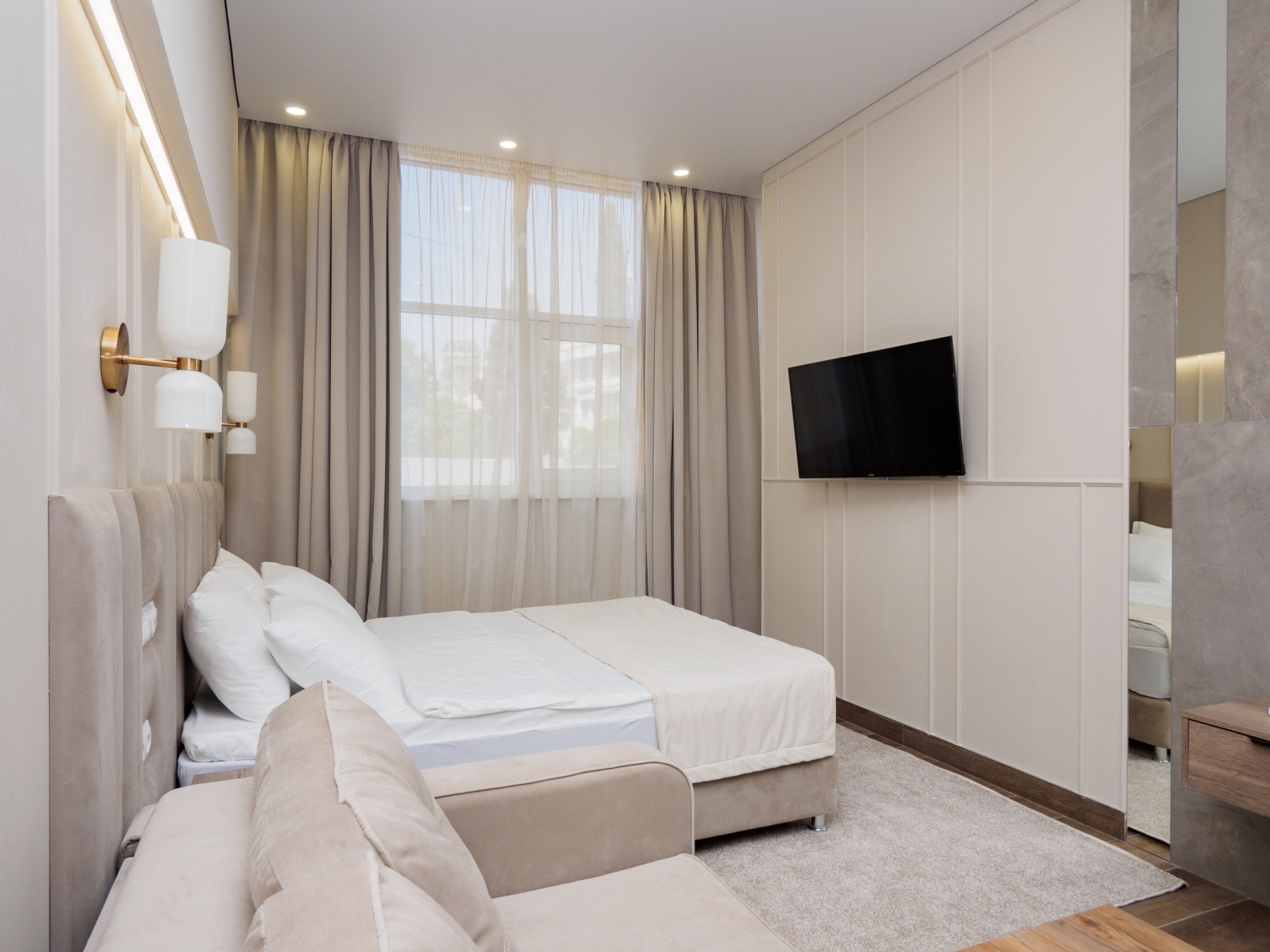 ☀️ Апартаменты в "Mirror Light": ваш безупречный отдых в районе Светлана!