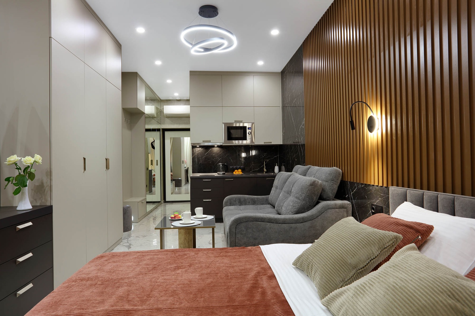 Апартаменты в центре Сочи с видом на море