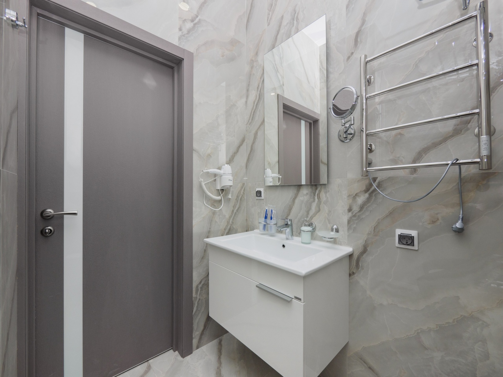 ☀️ Апартаменты в "Mirror Light": ваш безупречный отдых в районе Светлана!