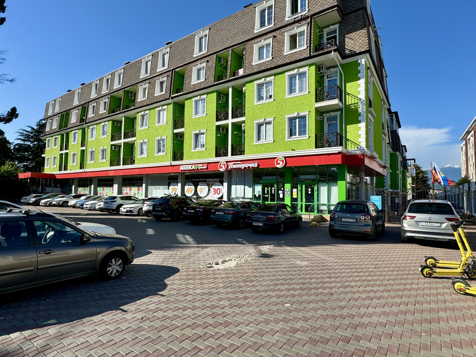 Евро трехкомнатный апартамент с балконом на первой линии в Сириусе АЛС 5-277