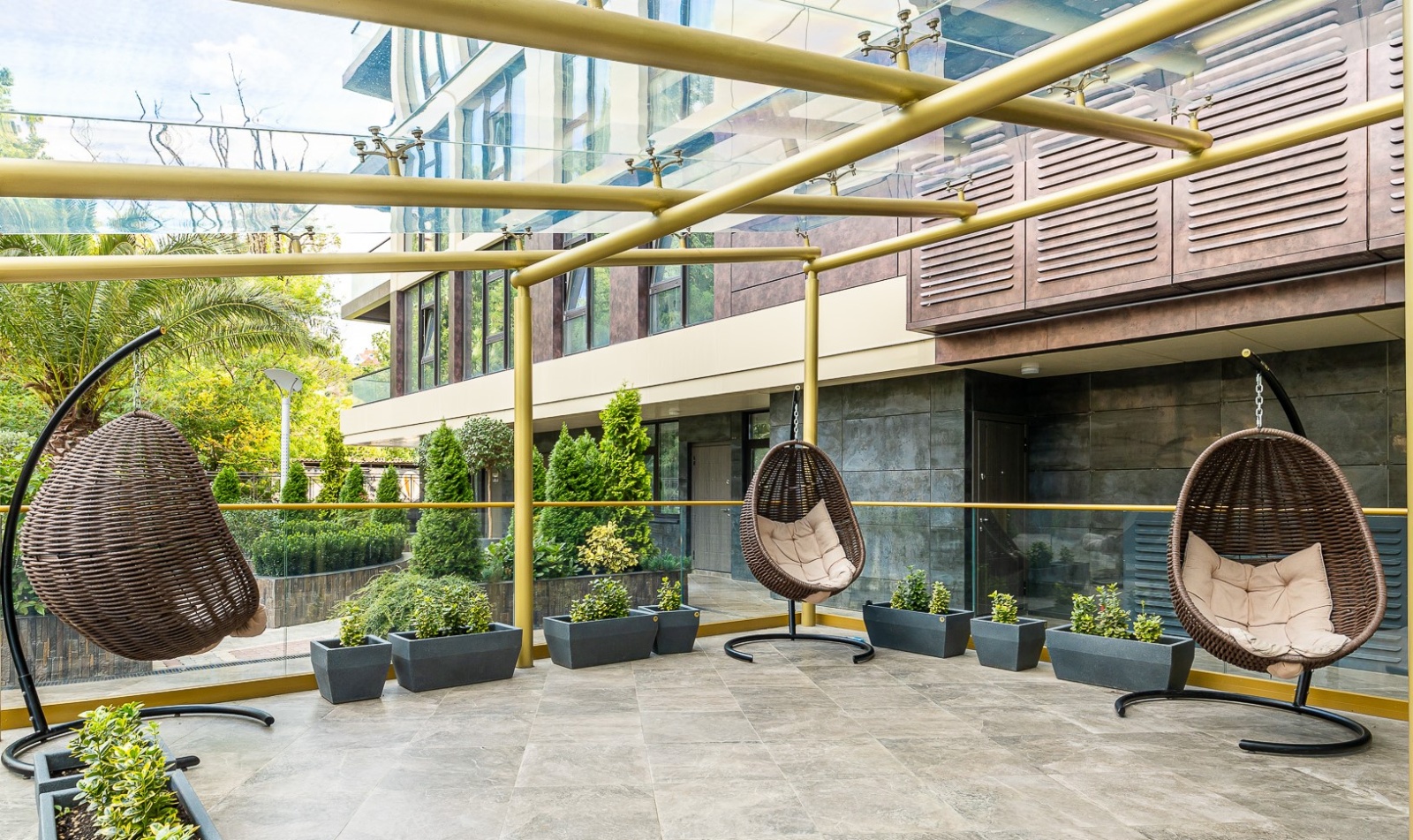 Студия с тропическим видом в центре Сочи