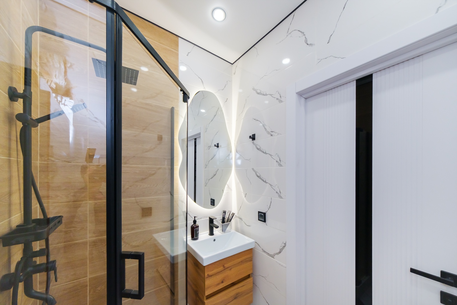 Предлагаем остановиться в новой, уютной студии, расположенной в жилом комплексе "Сочи Парк", из окон которой открывается захватывающий вид!