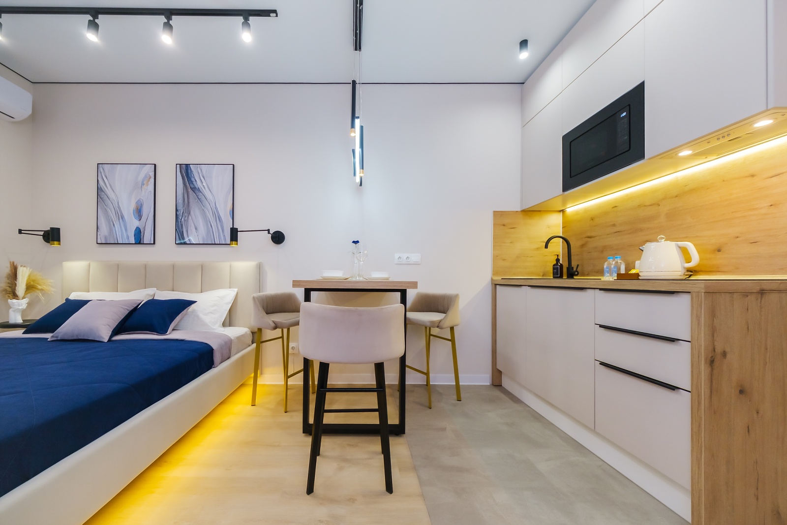 Предлагаем остановиться в новой, уютной студии, расположенной в жилом комплексе "Сочи Парк", из окон которой открывается захватывающий вид!