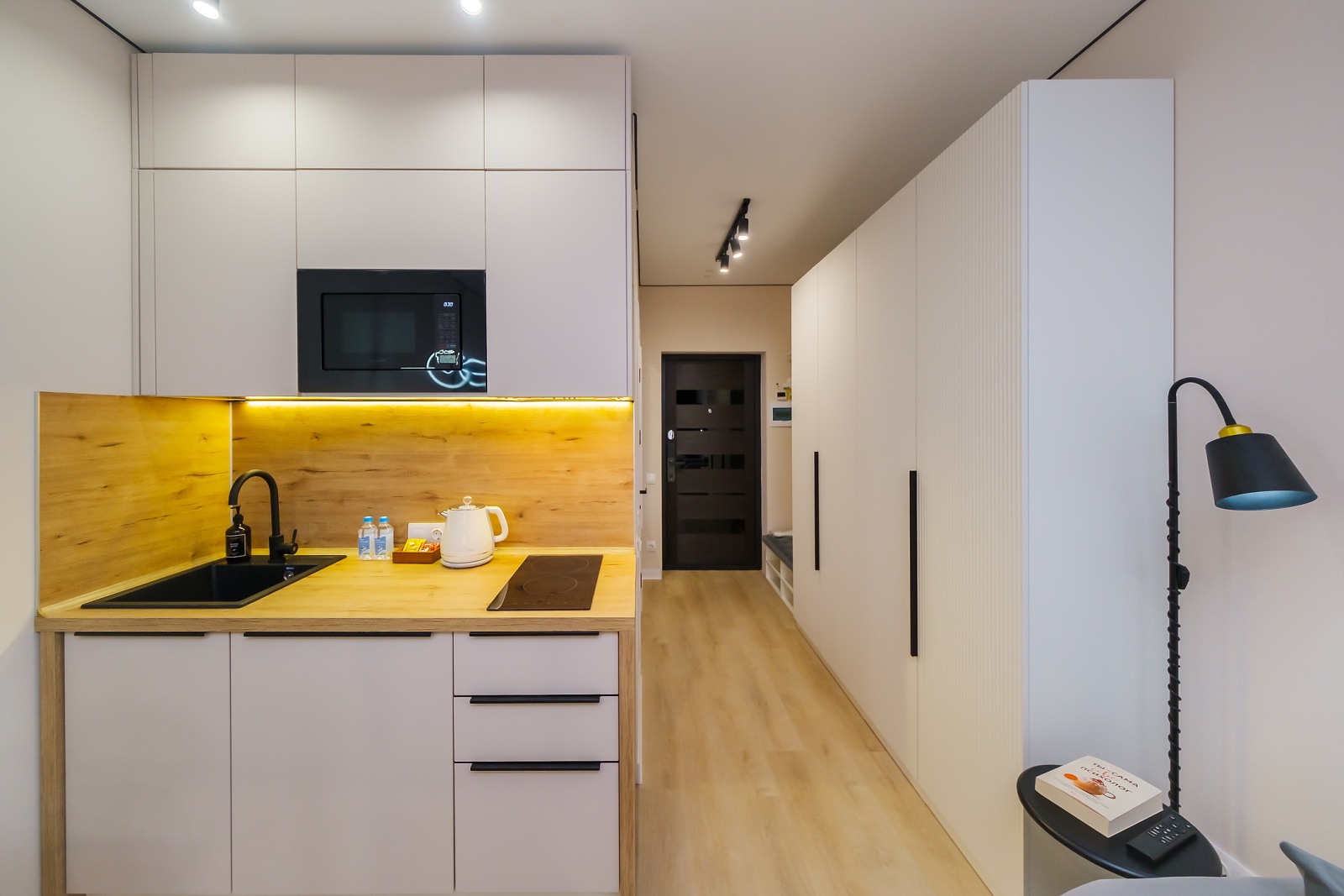 Предлагаем остановиться в новой, уютной студии, расположенной в жилом комплексе "Сочи Парк", из окон которой открывается захватывающий вид!