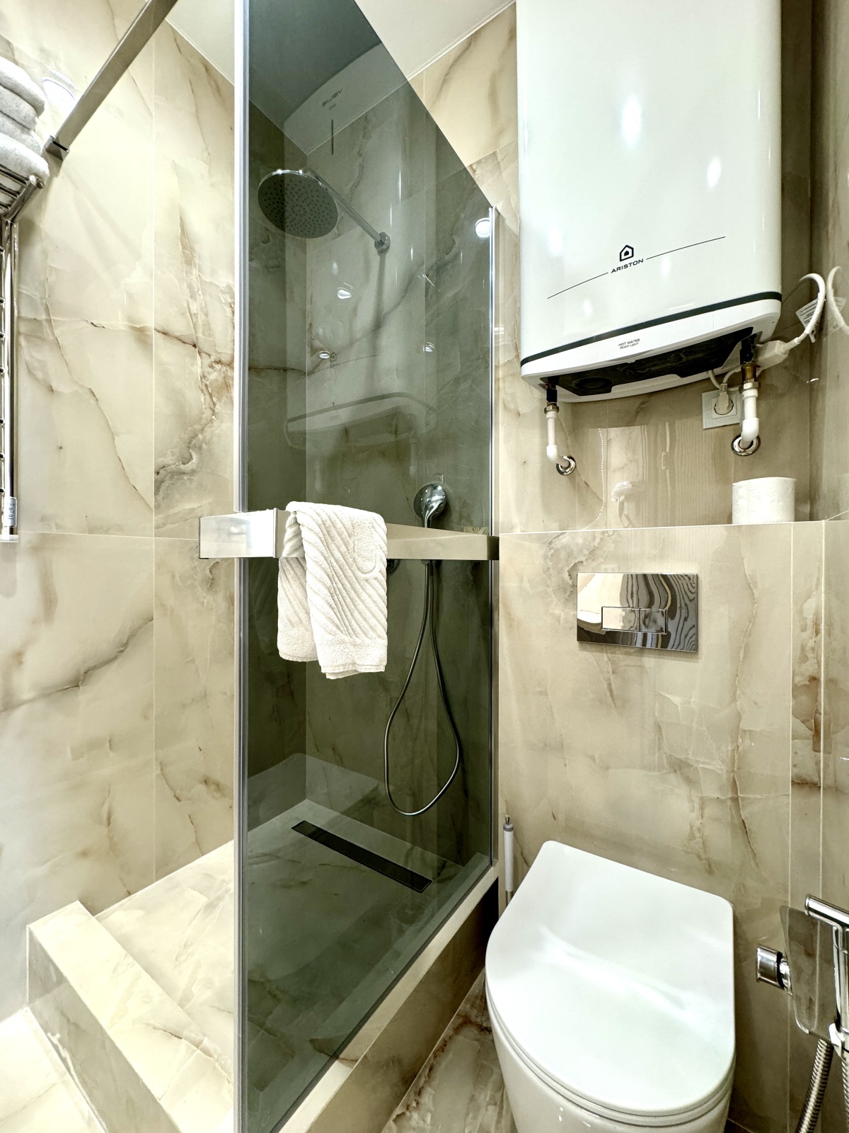 Евро двухкомнатный апартамент с балконом на первой линии в Сириусе АЛС 7-441