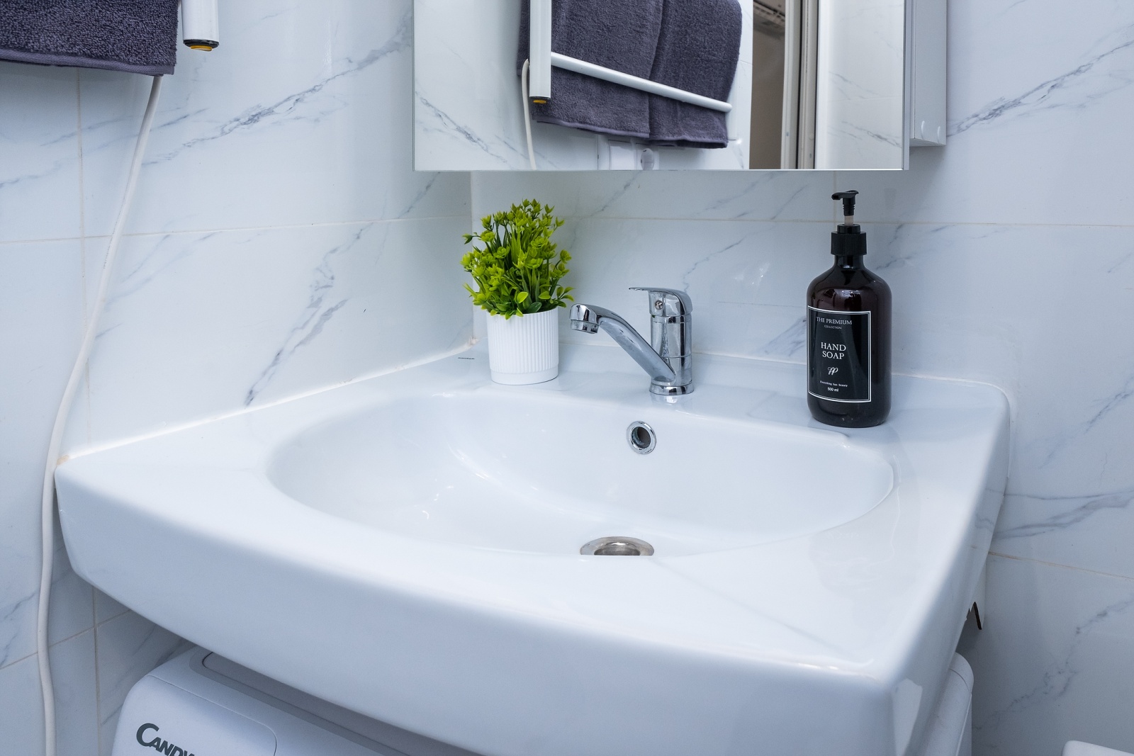 Насладитесь солнцем и комфортом в прекрасных апартаментах с отдельной спальней в Сочи