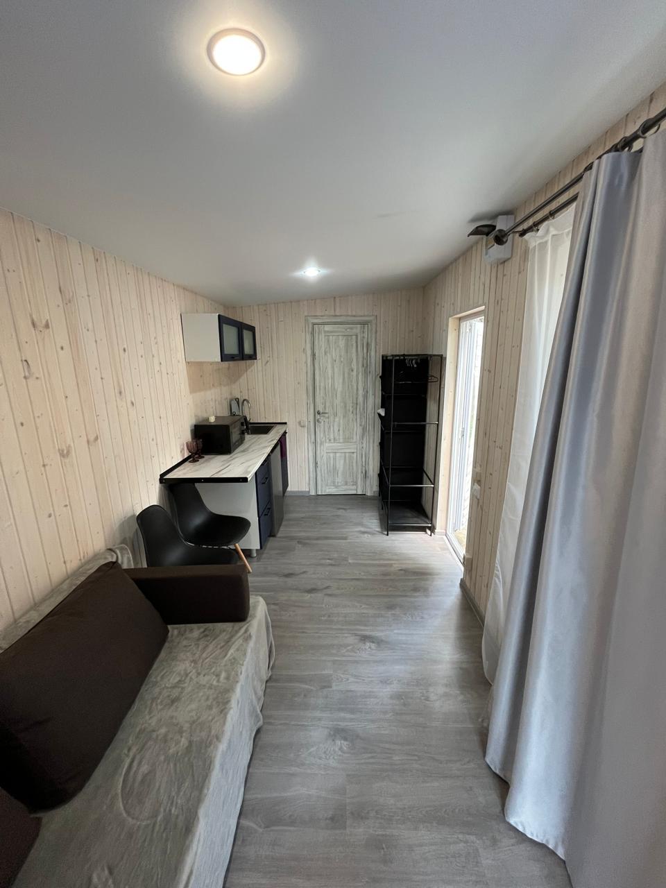 домик в лесу. Красная поляна