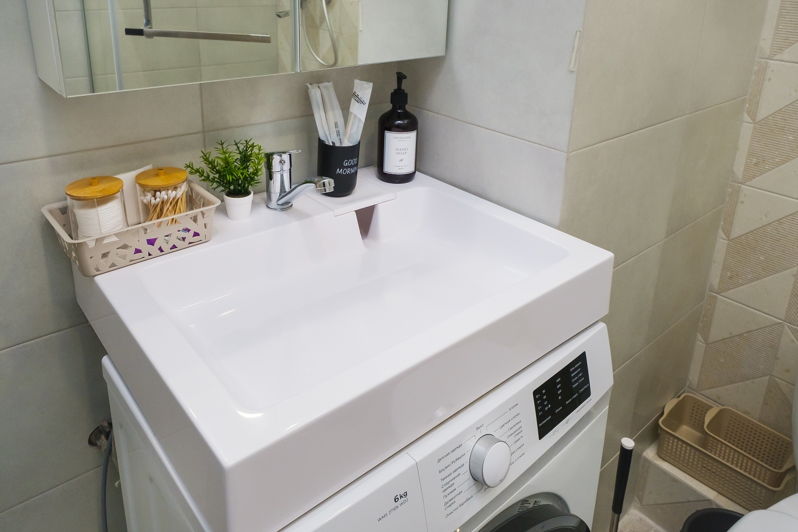 Добро пожаловать в нашу обновленную студию с двумя балконами, откуда открывается захватывающая панорама на морские просторы и Сочинский национальный парк!