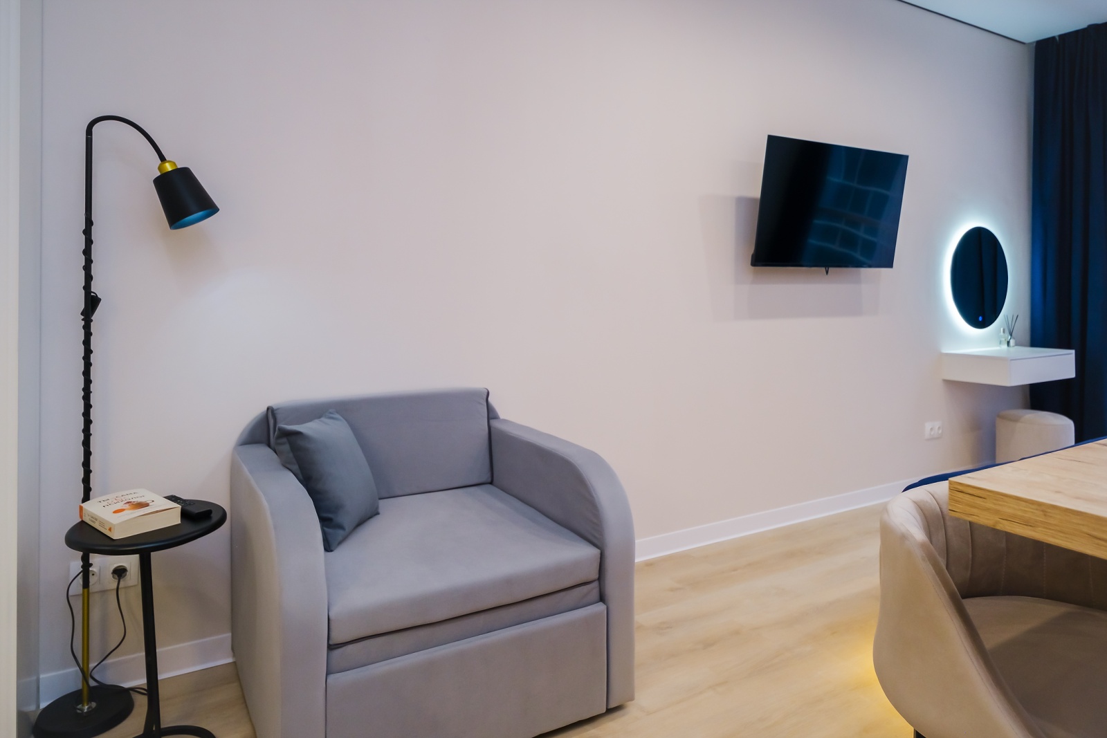 Предлагаем остановиться в новой, уютной студии, расположенной в жилом комплексе "Сочи Парк", из окон которой открывается захватывающий вид!