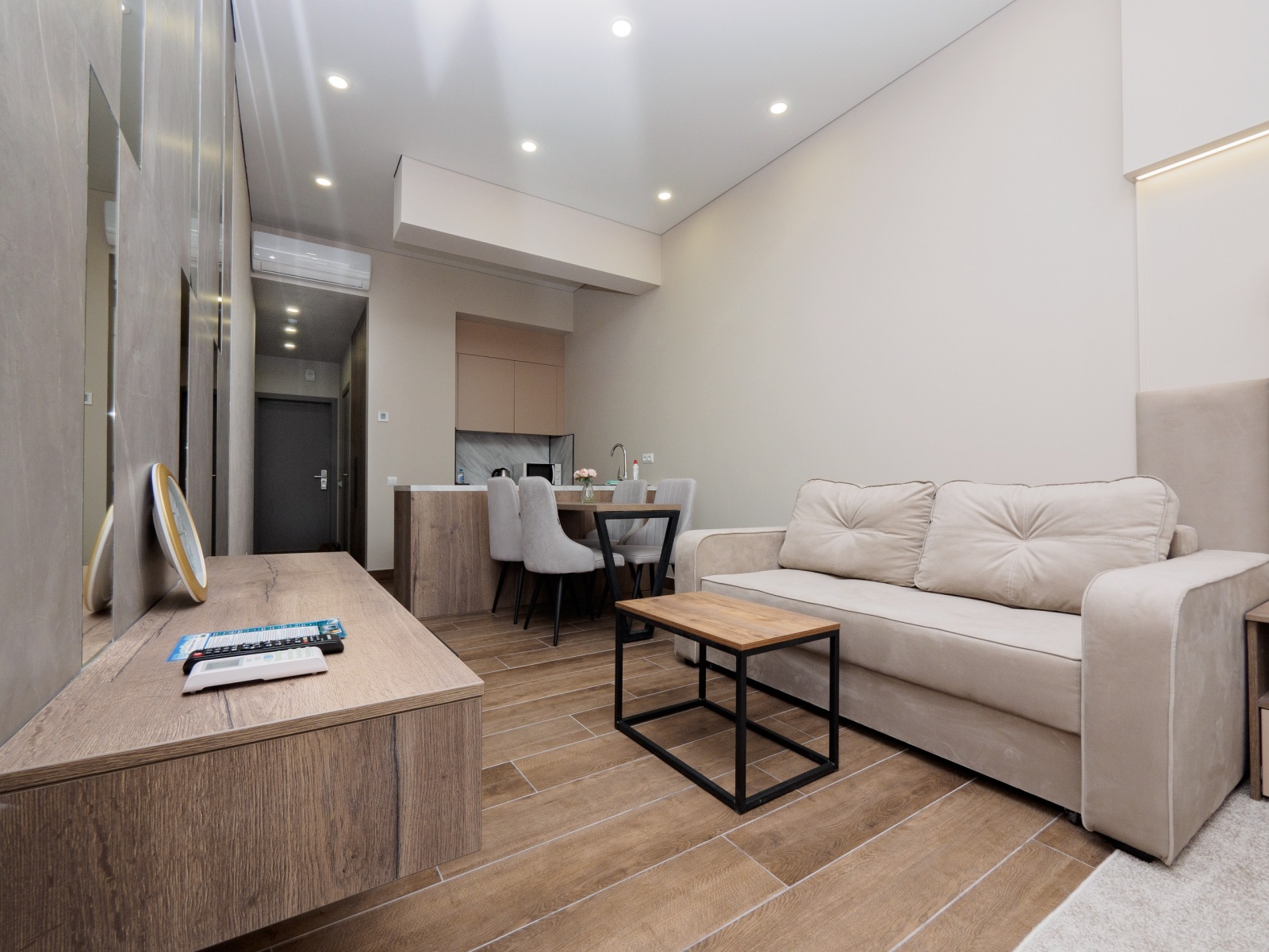 ☀️ Апартаменты в "Mirror Light": ваш безупречный отдых в районе Светлана!