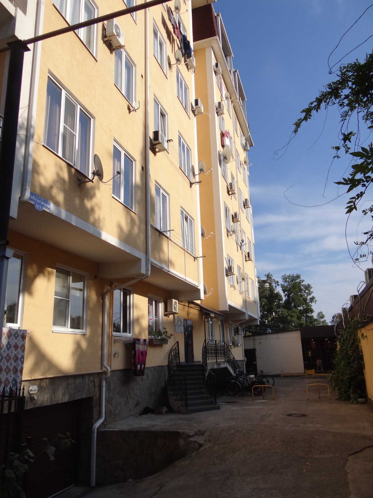 По-домашнему уютная квартира в Центре Адлера на набережной