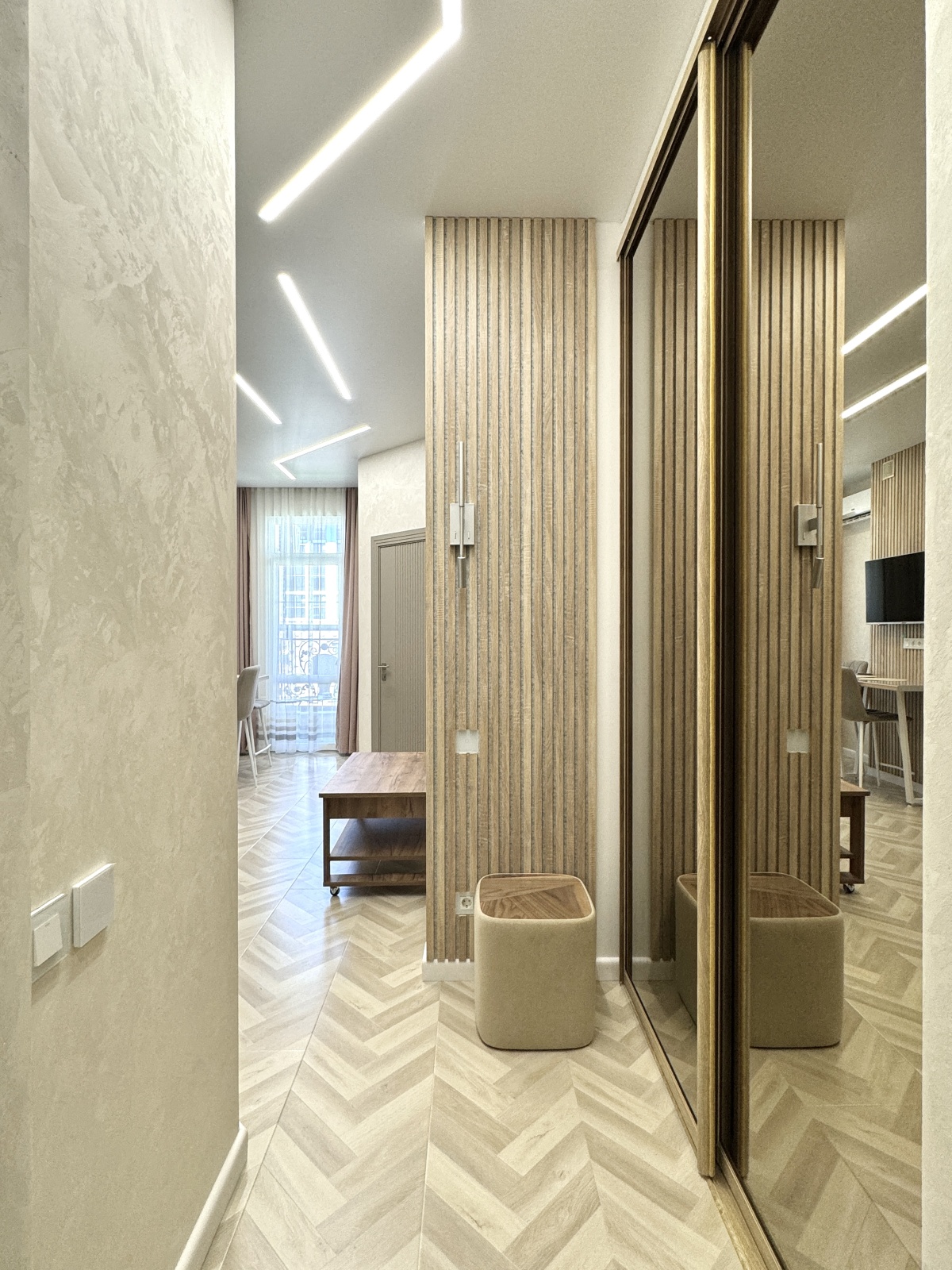 Евро двухкомнатный апартамент с балконом на первой линии в Сириусе АЛС 7-441