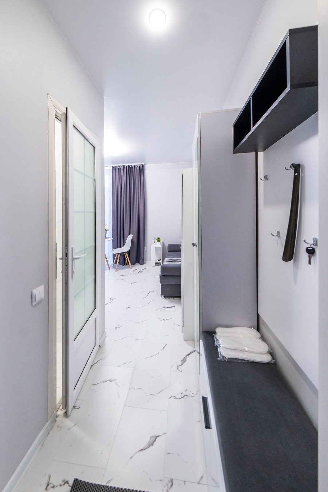 Насладитесь солнцем и комфортом в прекрасных апартаментах с отдельной спальней в Сочи