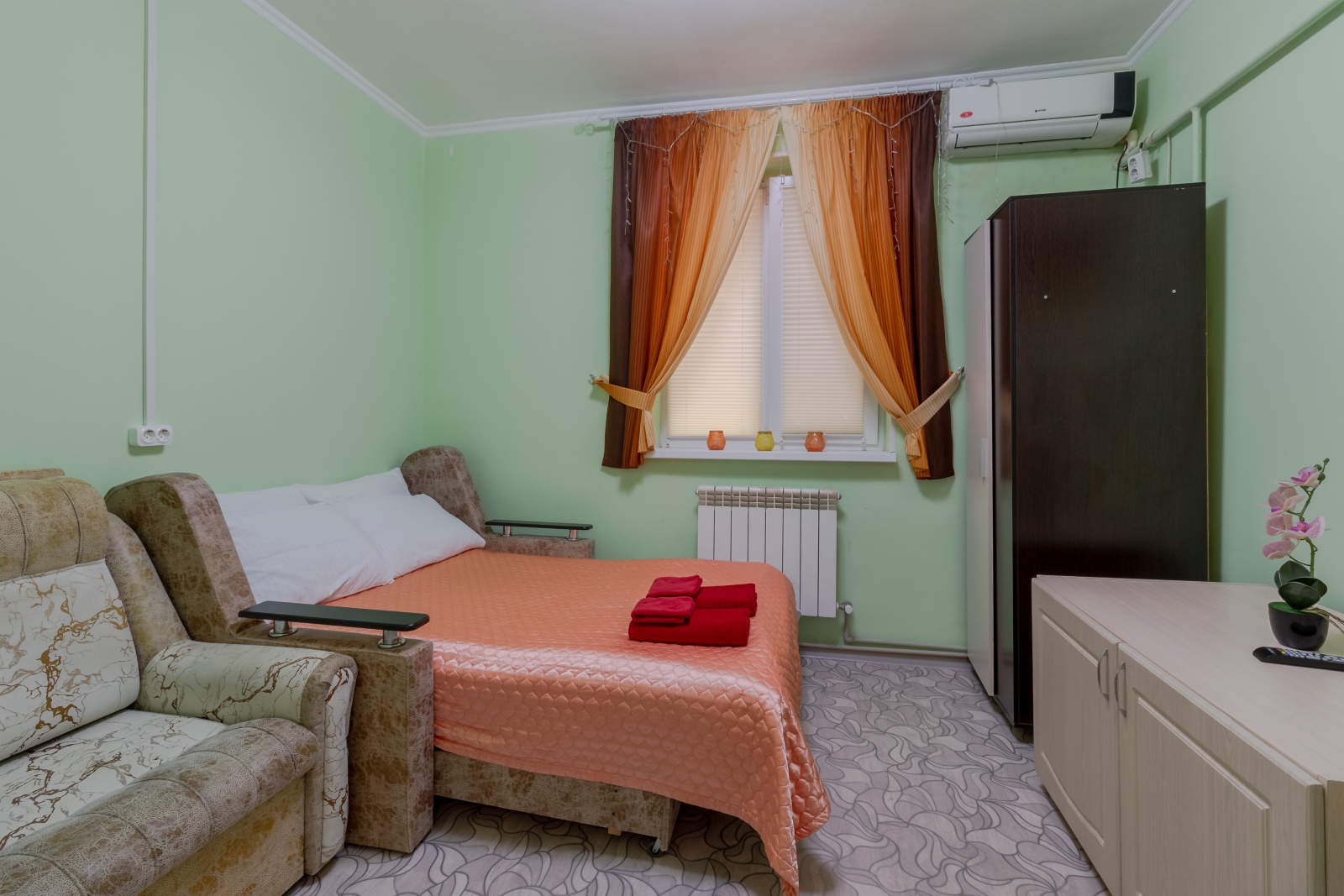 Небольшая 3-х местная студия в частном доме (18 мин до моря пешком) 