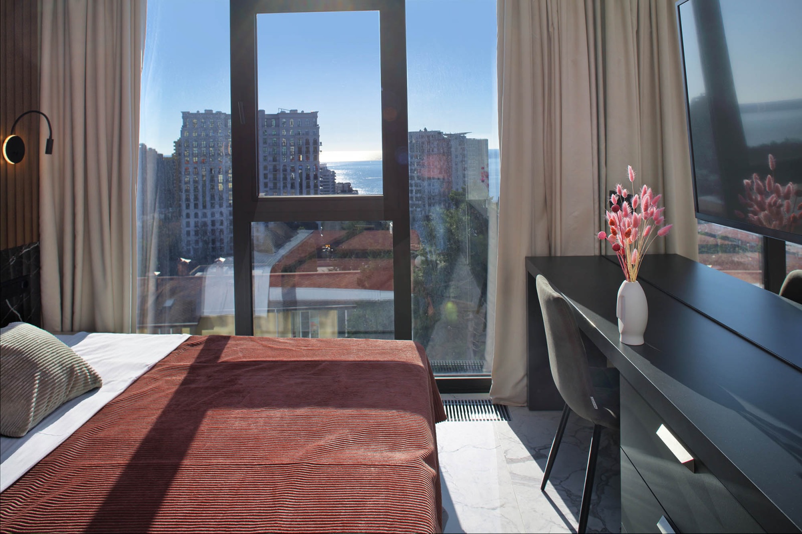 Апартаменты в центре Сочи с видом на море