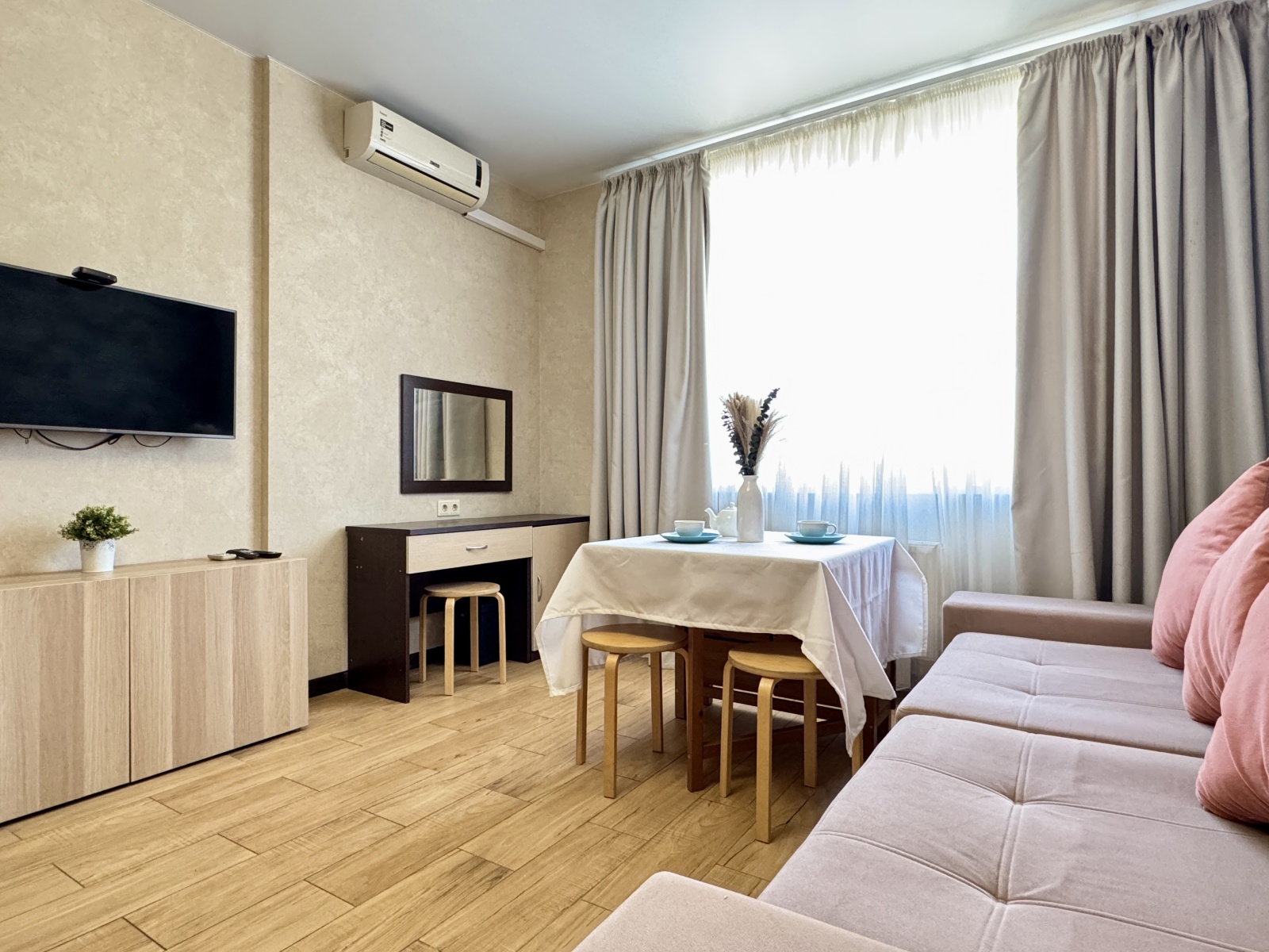 Евро двухкомнатный апартамент с балконом  в Сириусе АС 2-407