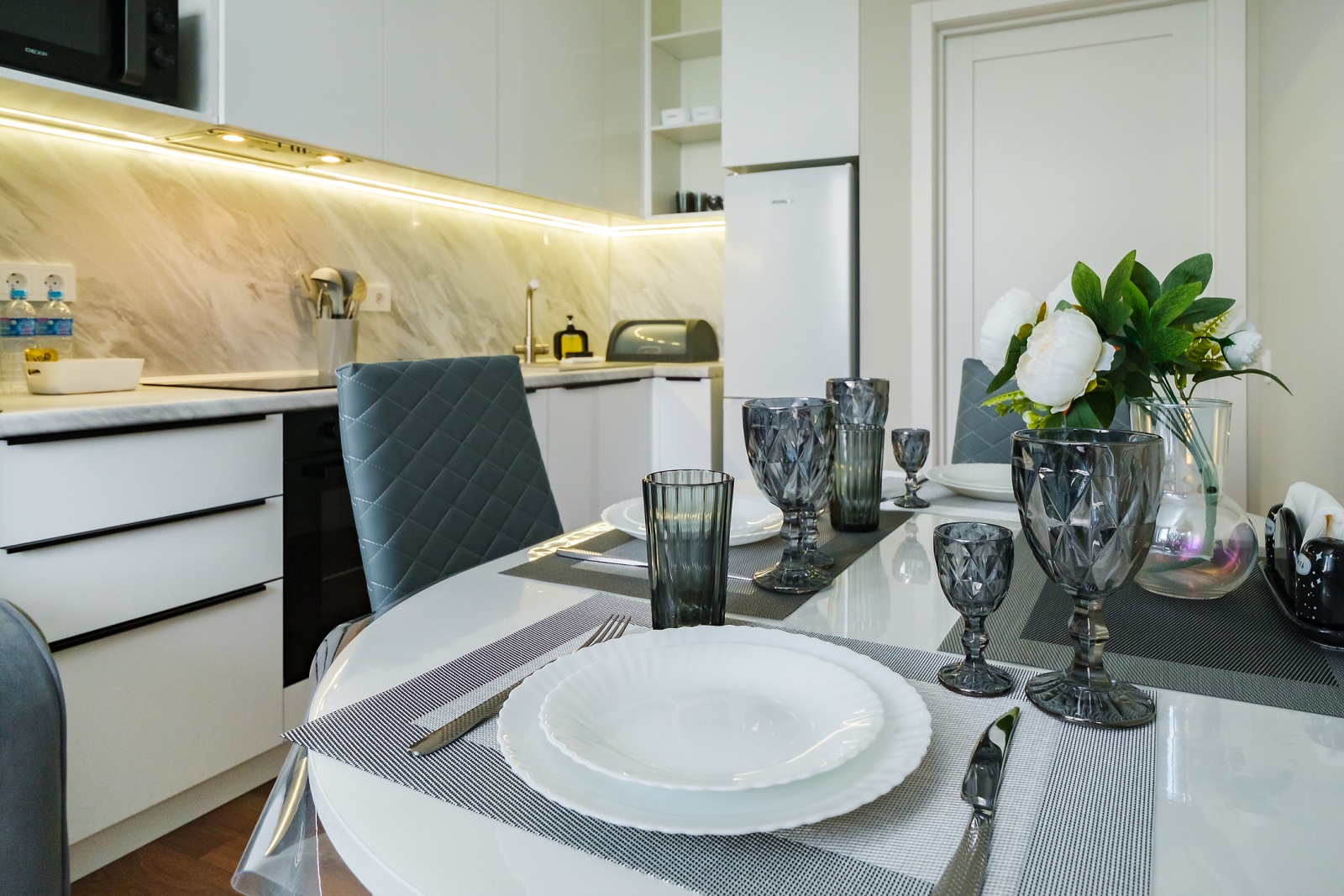 Сочи ждёт! Ваш идеальный отпуск в стильных апартаментах с панорамными видами!