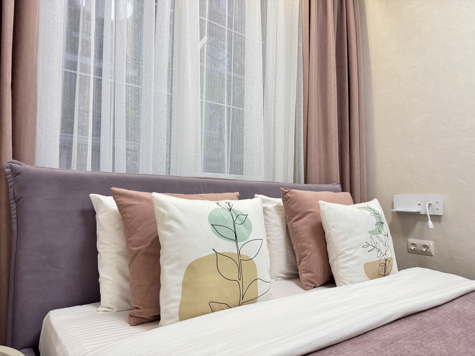 Евро трехкомнатный апартамент с балконом на первой линии в Сириусе АЛС 5-277