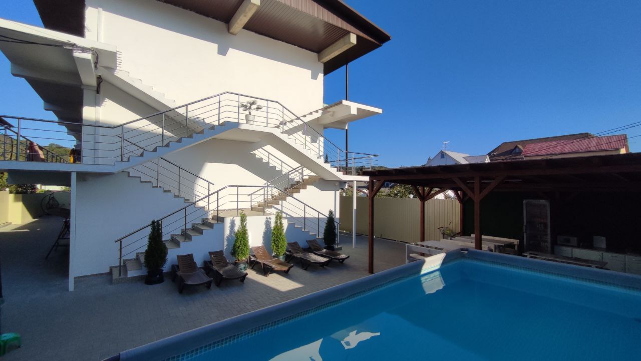 Отдых на море. Гостевой дом "Айсберг" в Вардане