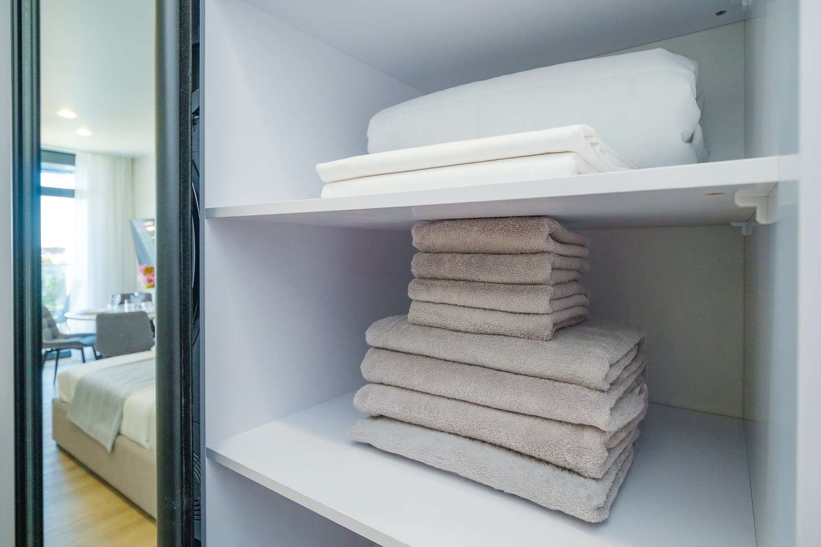 Идеальный вариант для отпуска в Сочи – стильная, небольшая, но функциональная студия с видом на морские просторы!