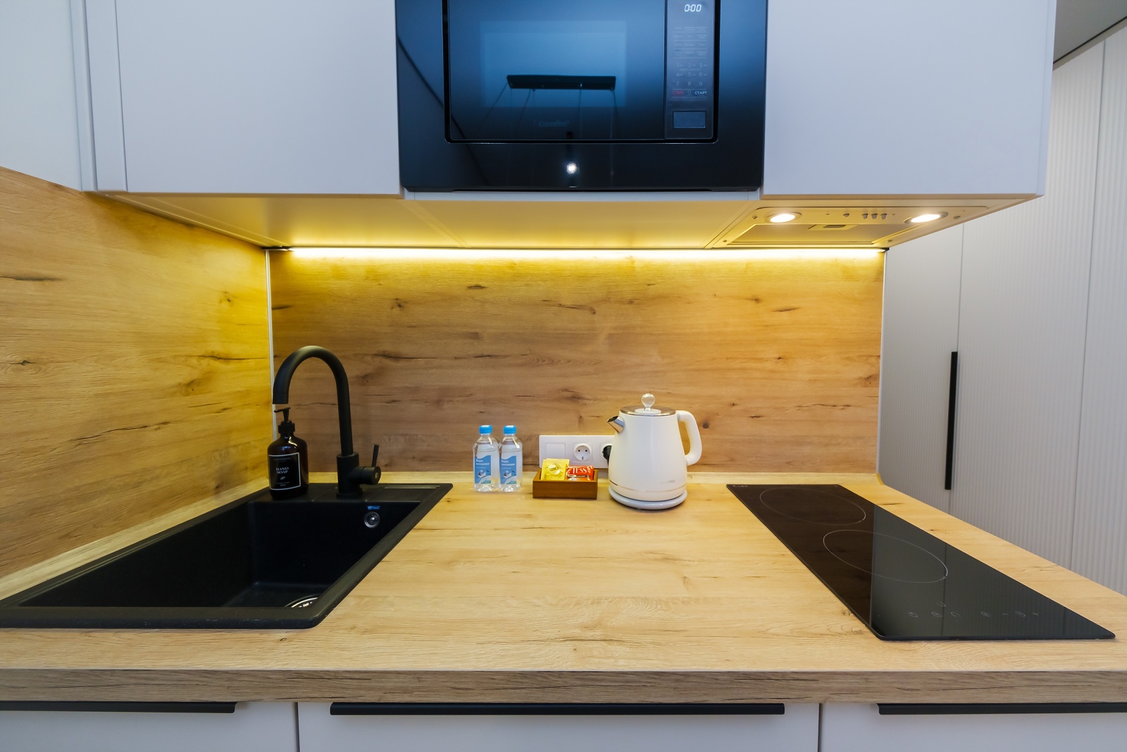 Предлагаем остановиться в новой, уютной студии, расположенной в жилом комплексе "Сочи Парк", из окон которой открывается захватывающий вид!