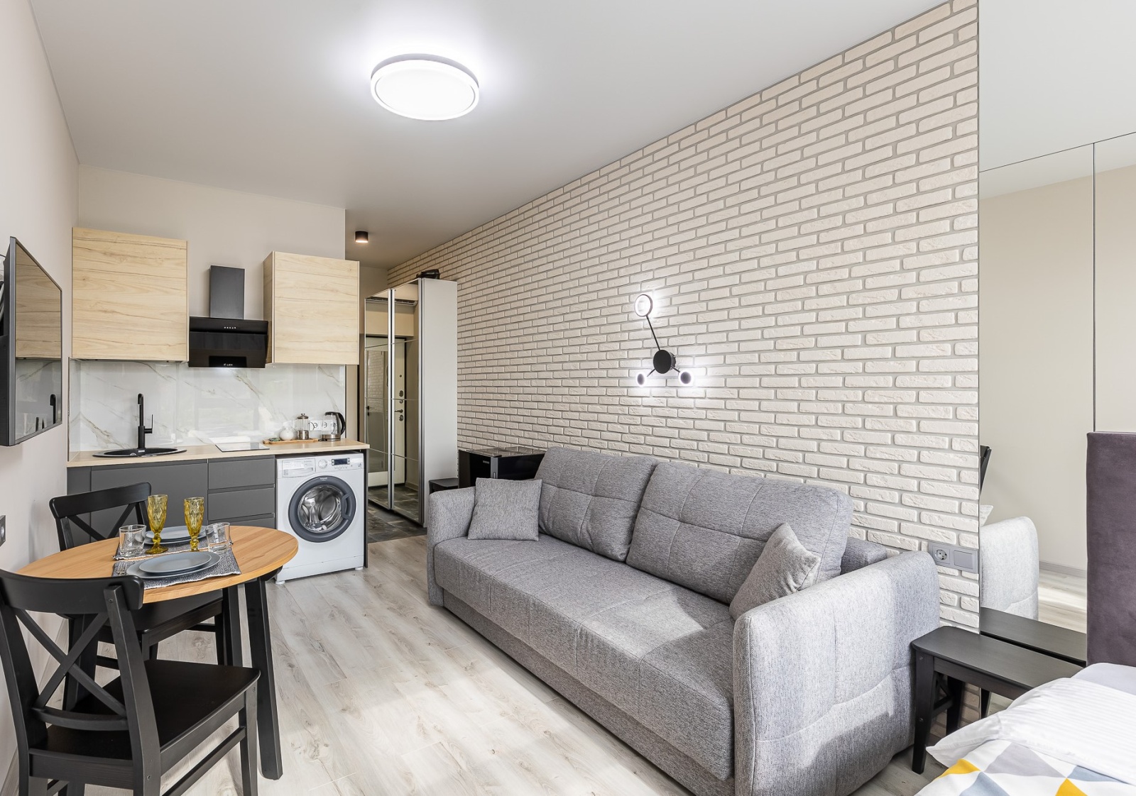 Студия с тропическим видом в центре Сочи