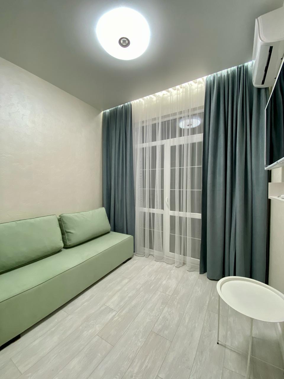 Евро трехкомнатный апартамент с балконом на первой линии в Сириусе АЛС 5-277