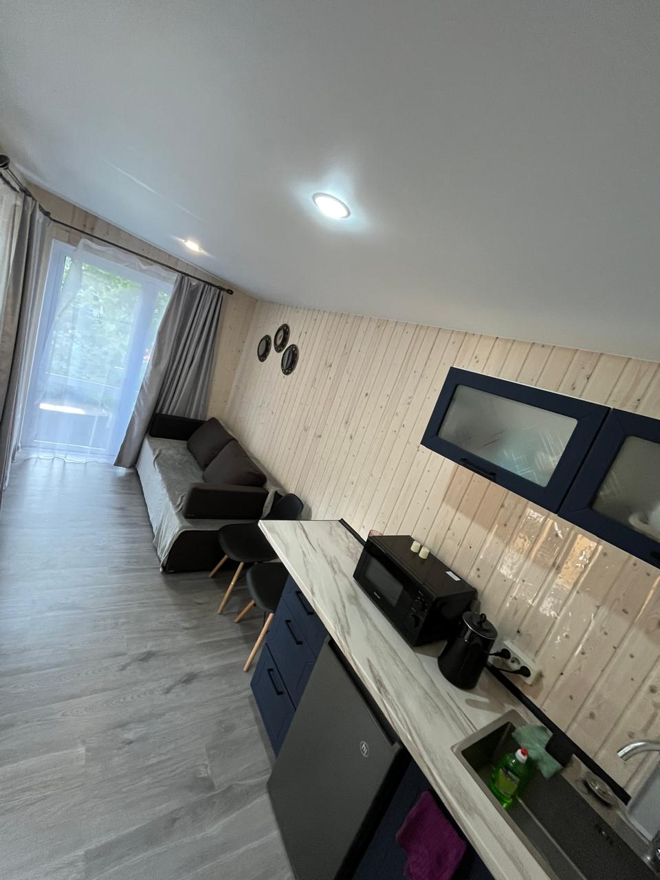 домик в лесу. Красная поляна