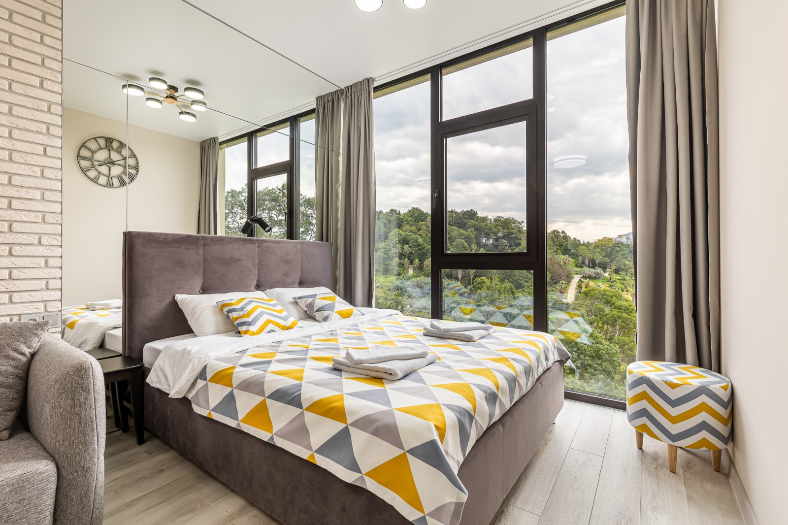 Студия с тропическим видом в центре Сочи