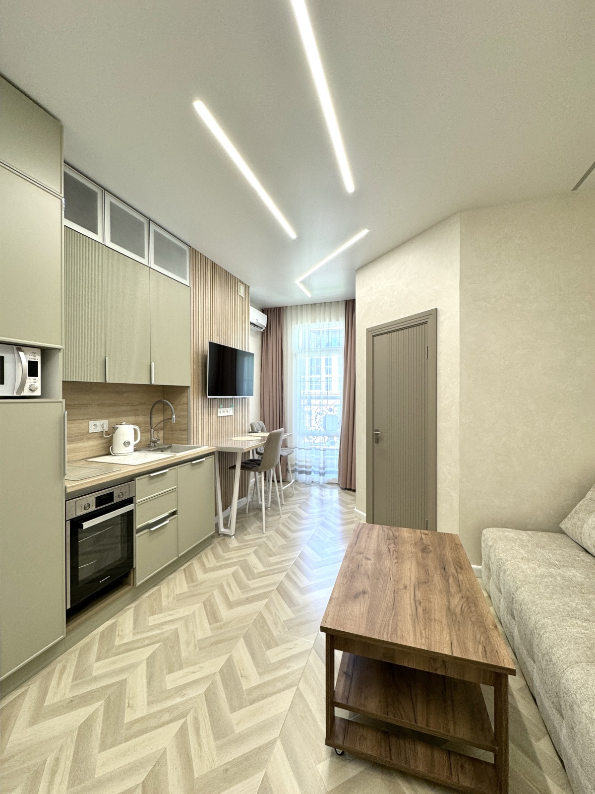 Евро двухкомнатный апартамент с балконом на первой линии в Сириусе АЛС 7-441