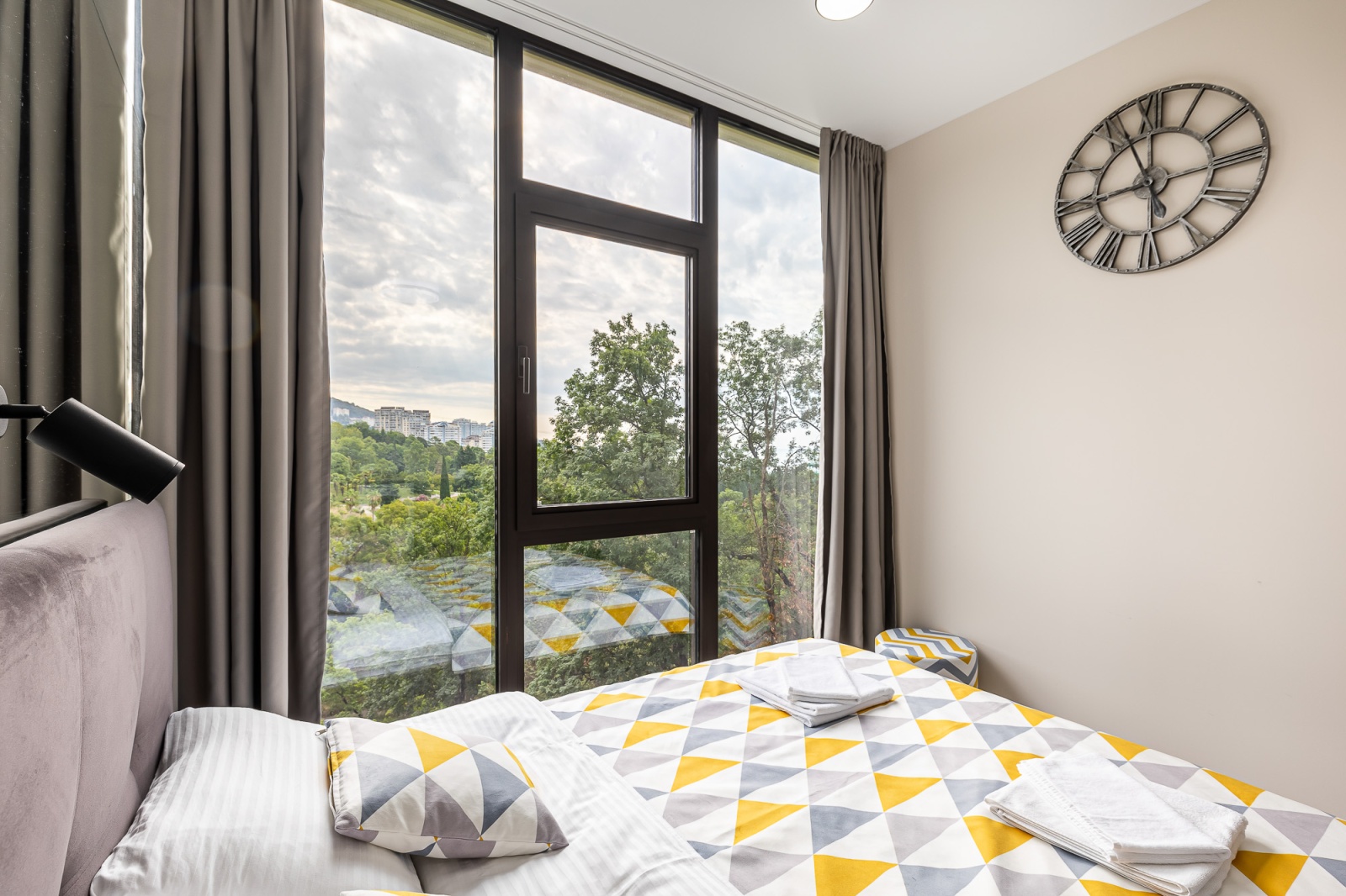 Студия с тропическим видом в центре Сочи