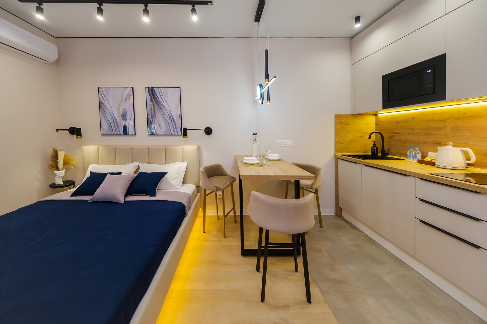 Предлагаем остановиться в новой, уютной студии, расположенной в жилом комплексе "Сочи Парк", из окон которой открывается захватывающий вид!