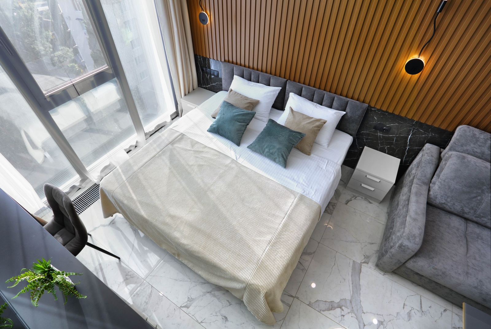 Апартаменты с дизайнерским ремонтом в центре Сочи